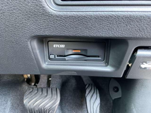 ＥＴＣ装備！高速等、有料道路の料金所はもちろん話題のスマートＩＣもスムーズに通過できます♪カードがあればご納車日当日からお使い頂けますよ♪