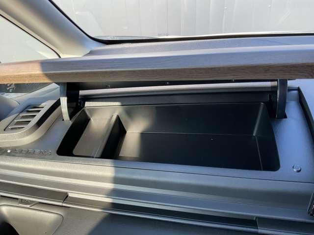 グローブボックスは広々としております☆