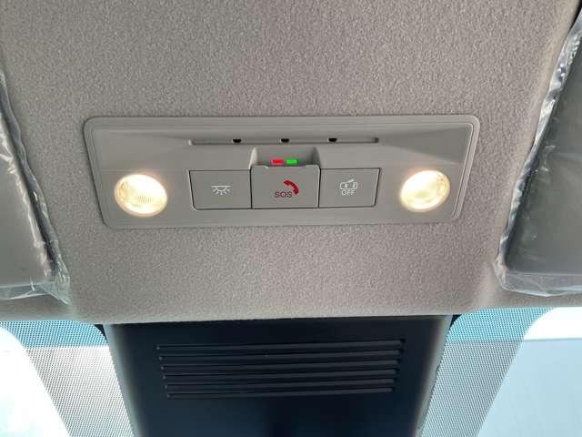 優しいルームランプが車内を照らしてくれます。