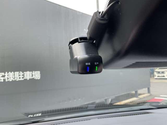 オーラ １．２　Ｇ　ＦＯＵＲ　４ＷＤ　大画面メモリーナビ　全周囲カメラ　４ＷＤ　ワンオーナー車　エマブレ　全周囲　ＬＤＷ　記録簿　盗難防止システム　オートエアコン　スマートキー　バックカメラ　ＬＥＤライト　アルミホイール　４ＷＤ　ＥＴＣ車載器　ナビＴＶ　メモリーナビ　ＡＢＳ（10枚目）