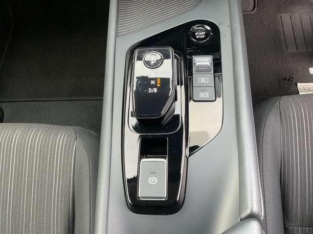 ノート １．２　Ｘ　大画面メモリーナビ　バックカメラ　ＥＴＣ２．０　リアカメラ　衝突被害軽減ブレ－キ　ＥＴＣ付　禁煙車　ＬＥＤヘッドライト　レーンアシスト　インテリジェントキー　ワンオーナー　ドラレコ　整備記録簿　盗難防止システム　ワンセグＴＶ　ＴＶナビ　メモリーナビ（9枚目）