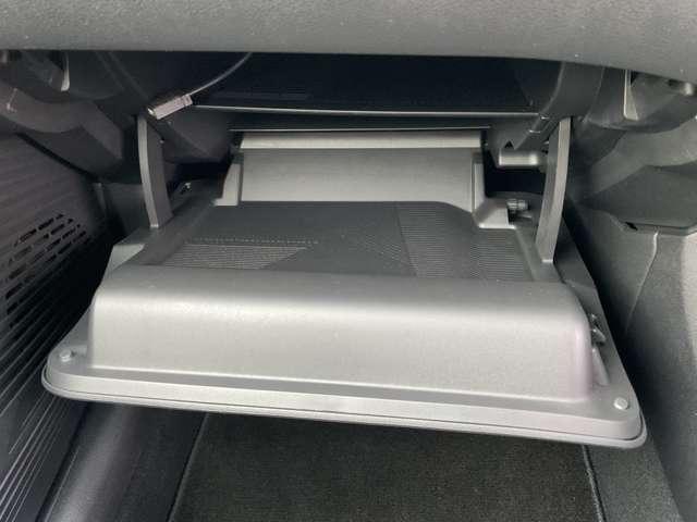 ノート １．２　Ｘ　大画面メモリーナビ　バックカメラ　ＥＴＣ２．０　リアカメラ　衝突被害軽減ブレ－キ　ＥＴＣ付　禁煙車　ＬＥＤヘッドライト　レーンアシスト　インテリジェントキー　ワンオーナー　ドラレコ　整備記録簿　盗難防止システム　ワンセグＴＶ　ＴＶナビ　メモリーナビ（17枚目）