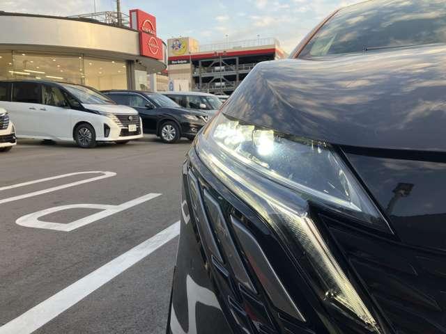 オーラ 1.2 G 雹害車 インテリジェントルームミラー 自動(被害軽減)ブレーキ LED LKA サイドカメラ アルミホイール 禁煙 インテリジェントキー パワーウィンドウ ワンオーナー フルオートエアコン キーレスエントリー バックモニター エアバッグ(8枚目)