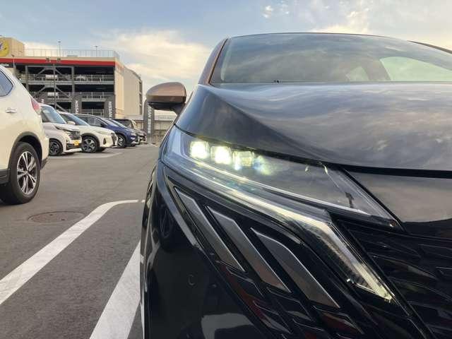 オーラ 1.2 G 雹害車 全方位カメラ 自動(被害軽減)ブレーキ LED LKA サイドカメラ アルミホイール 禁煙 インテリジェントキー パワーウィンドウ ワンオーナー フルオートエアコン キーレスエントリー バックモニター エアバッグ(7枚目)