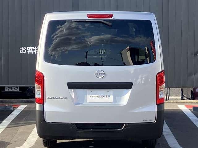 キャラバン ２．４　ＤＸ　ロングボディ　ディーゼルターボ　雹害車　電動リフター付き　全方位カメラ　バックモニター　自動（被害軽減）ブレーキ　車線逸脱警報装置　キーレスエントリー　前席パワーウインドウ　全周囲カメラ（7枚目）