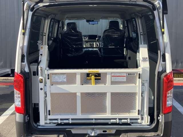 キャラバン ２．４　ＤＸ　ロングボディ　ディーゼルターボ　雹害車　電動リフター付き　全方位カメラ　バックモニター　自動（被害軽減）ブレーキ　車線逸脱警報装置　キーレスエントリー　前席パワーウインドウ　全周囲カメラ（10枚目）