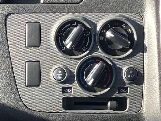 キャラバン ２．４　ＤＸ　ロングボディ　ディーゼルターボ　雹害車　電動リフター付き　全方位カメラ　バックモニター　自動（被害軽減）ブレーキ　車線逸脱警報装置　キーレスエントリー　前席パワーウインドウ　全周囲カメラ（16枚目）