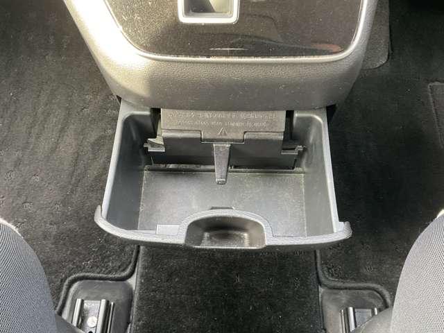 ��̓͂��₷���ʒu�Ƀh�����N�z���_�[������ׁA�ƂĂ��֗��ł���