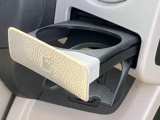 ��̓͂��₷���ʒu�Ƀh�����N�z���_�[�������Ă���ׂƂĂ��֗��ł��B