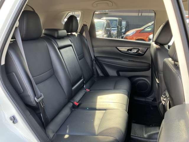 エクストレイル ２．０　２０Ｘｉ　ハイブリッド　大画面メモリーナビ　全方位カメラ　地デジ　オートマチックハイビーム　ＬＥＤヘッドライト　スマートキー　１オーナー　ＥＴＣ　ドライブレコーダー　パワーウインドウ　メモリーナビ　アルミホイール　キーレス（9枚目）