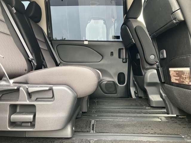 セレナ ２．０　ハイウェイスター　Ｖ　大画面メモリーナビ　全方位カメラ　シートヒータ　ハイビームアシスト　レーダーＣ　ＬＥＤランプ　サイドエアバッグ　アルミ　三列シート　ワンオーナー　エアバッグ　ＬＤＰ　寒冷地　キーフリー　ＥＴＣ　ＡＢＳ（24枚目）