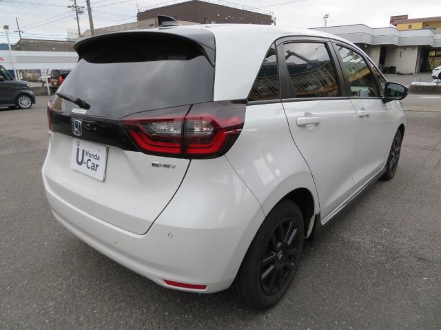 フィット ｅ：ＨＥＶホーム　ブラックスタイル　純正ナビ　バックカメラ（2枚目）