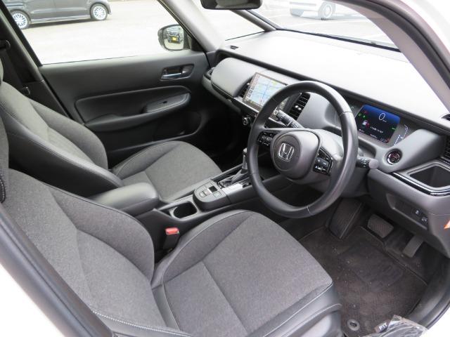 フィット ｅ：ＨＥＶホーム　ブラックスタイル　純正ナビ　バックカメラ（3枚目）