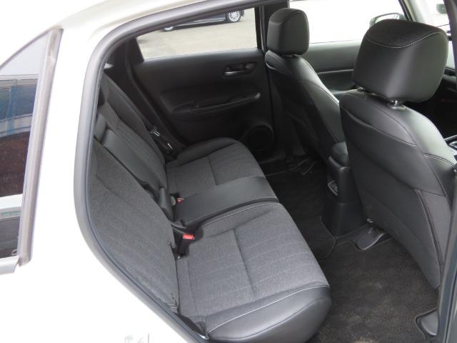 フィット ｅ：ＨＥＶホーム　ブラックスタイル　純正ナビ　バックカメラ（4枚目）