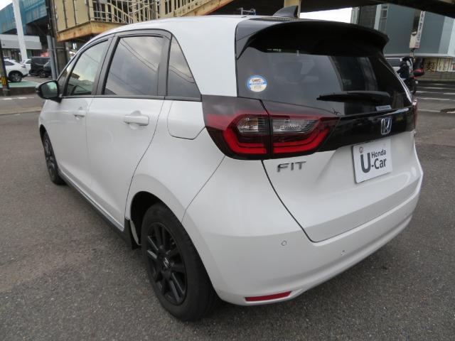 フィット ｅ：ＨＥＶホーム　ブラックスタイル　純正ナビ　バックカメラ（6枚目）