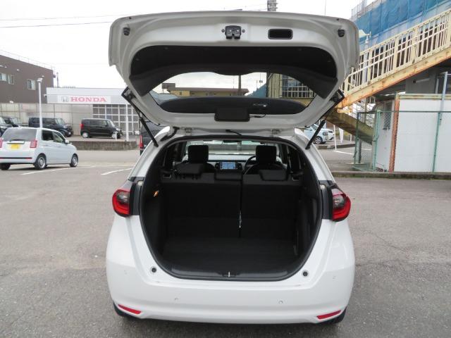 フィット ｅ：ＨＥＶホーム　ブラックスタイル　純正ナビ　バックカメラ（9枚目）