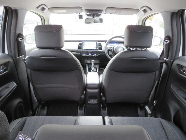 フィット ｅ：ＨＥＶホーム　ブラックスタイル　純正ナビ　バックカメラ（10枚目）