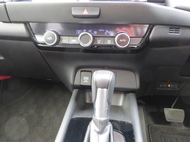 フィット ｅ：ＨＥＶホーム　ブラックスタイル　純正ナビ　バックカメラ（16枚目）