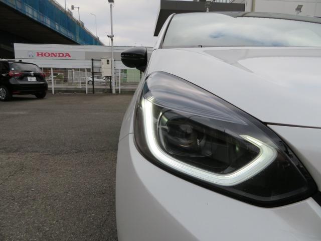 フィット ｅ：ＨＥＶホーム　ブラックスタイル　純正ナビ　バックカメラ（20枚目）