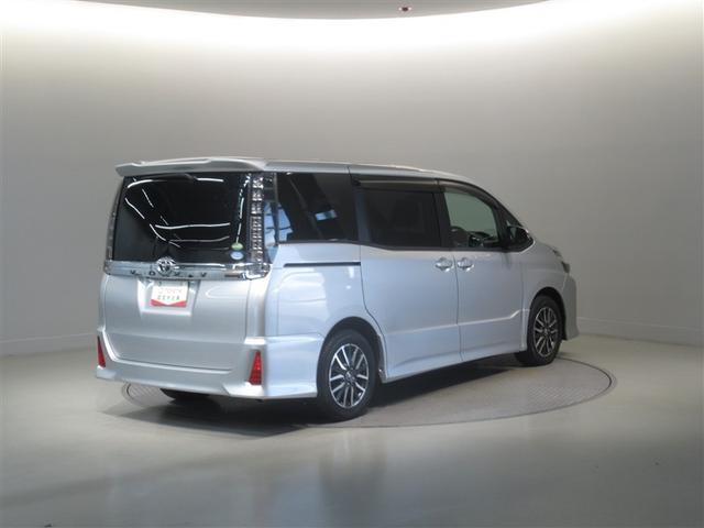 ヴォクシー ＺＳ　衝突被害軽減システム　メモリーナビ　フルセグ　バックカメラ　ＥＴＣ　ＣＤ　ミュージックプレイヤー接続可　ＤＶＤ再生　ＬＥＤヘッドランプ　電動スライドドア　乗車定員８人　３列シート　スマートキー（9枚目）