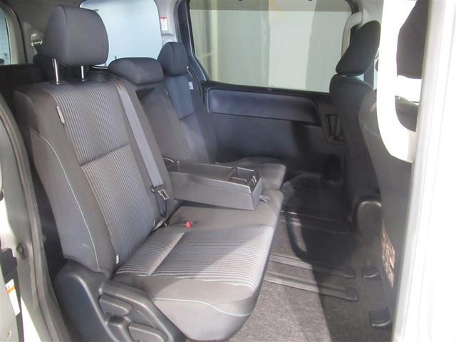 ヴォクシー ＺＳ　衝突被害軽減システム　メモリーナビ　フルセグ　バックカメラ　ＥＴＣ　ＣＤ　ミュージックプレイヤー接続可　ＤＶＤ再生　ＬＥＤヘッドランプ　電動スライドドア　乗車定員８人　３列シート　スマートキー（18枚目）