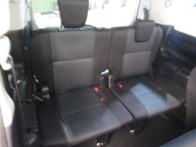 ヴォクシー ＺＳ　衝突被害軽減システム　メモリーナビ　フルセグ　バックカメラ　ＥＴＣ　ＣＤ　ミュージックプレイヤー接続可　ＤＶＤ再生　ＬＥＤヘッドランプ　電動スライドドア　乗車定員８人　３列シート　スマートキー（19枚目）