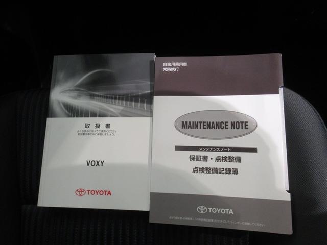 ヴォクシー ＺＳ　衝突被害軽減システム　メモリーナビ　フルセグ　バックカメラ　ＥＴＣ　ＣＤ　ミュージックプレイヤー接続可　ＤＶＤ再生　ＬＥＤヘッドランプ　電動スライドドア　乗車定員８人　３列シート　スマートキー（29枚目）