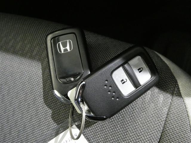 フィット ｅ：ＨＥＶクロスター　衝突被害軽減システム　メモリーナビ　フルセグ　バックカメラ　ＥＴＣ　ＣＤ　ミュージックプレイヤー接続可　ＤＶＤ再生　オートクルーズコントロール　ＬＥＤヘッドランプ　スマートキー　キーレス　ハイブリッド（22枚目）