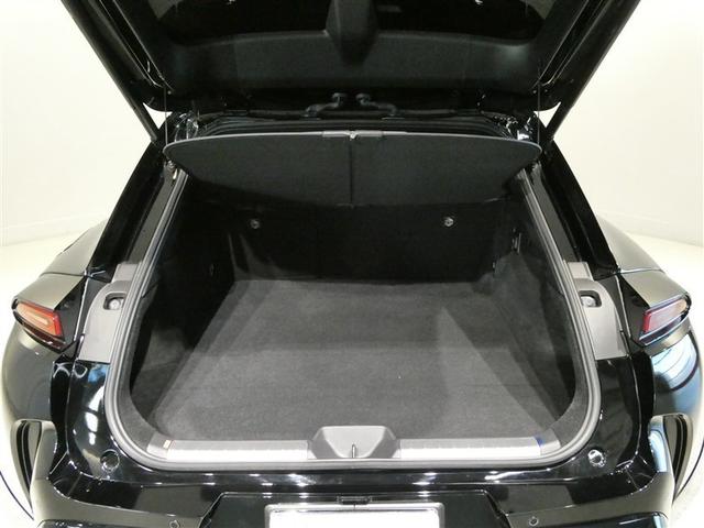 クラウンスポーツ Ｚ　衝突被害軽減システム　メモリーナビ　フルセグ　バックカメラ　ＥＴＣ　ミュージックプレイヤー接続可　電動シート　オートクルーズコントロール　ＬＥＤヘッドランプ　３列シート　スマートキー　キーレス　４ＷＤ（18枚目）