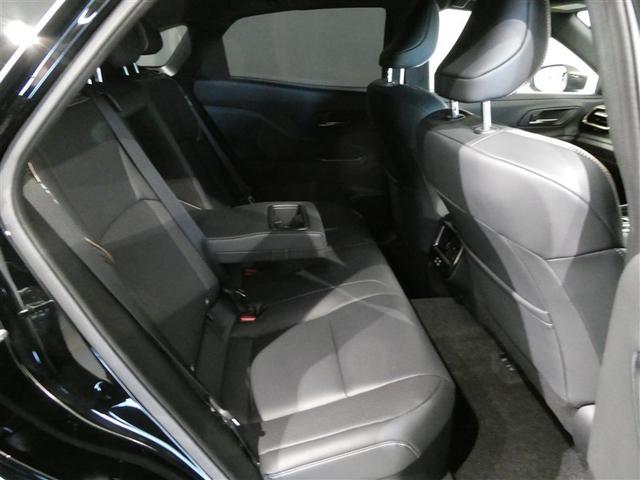 クラウンスポーツ Ｚ　衝突被害軽減システム　メモリーナビ　フルセグ　バックカメラ　ＥＴＣ　ミュージックプレイヤー接続可　電動シート　オートクルーズコントロール　ＬＥＤヘッドランプ　３列シート　スマートキー　キーレス　４ＷＤ（20枚目）