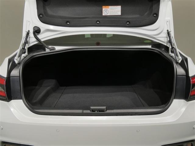 クラウンハイブリッド ＲＳ　衝突被害軽減システム　メモリーナビ　フルセグ　バックカメラ　ＥＴＣ　ＣＤ　ミュージックプレイヤー接続可　ＤＶＤ再生　電動シート　オートクルーズコントロール　ＬＥＤヘッドランプ　スマートキー　キーレス（16枚目）