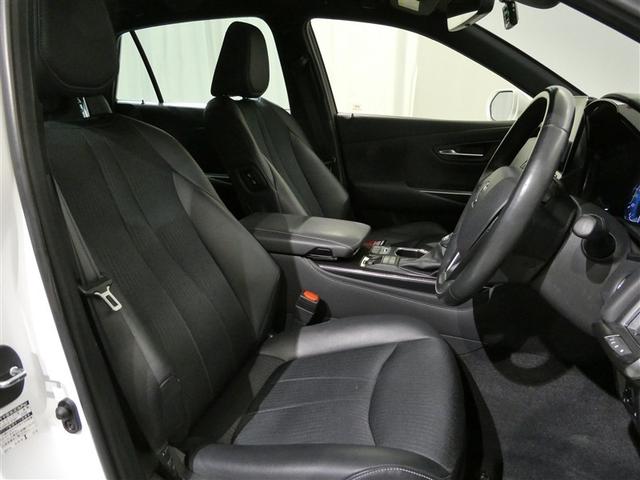 クラウンハイブリッド ＲＳ　衝突被害軽減システム　メモリーナビ　フルセグ　バックカメラ　ＥＴＣ　ＣＤ　ミュージックプレイヤー接続可　ＤＶＤ再生　電動シート　オートクルーズコントロール　ＬＥＤヘッドランプ　スマートキー　キーレス（17枚目）