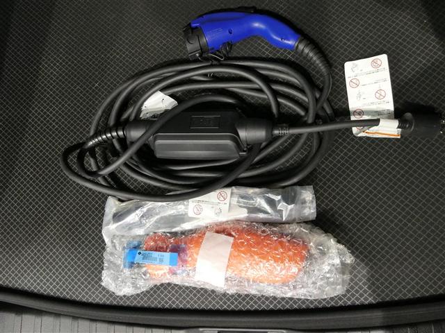 RAV4 PHV G Z 衝突被害軽減システム メモリーナビ フルセグ バックカメラ ETC ミュージックプレイヤー接続可 電動シート オートクルーズコントロール LEDヘッドランプ スマートキー キーレス 4WD(14枚目)