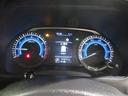 とっても見やすいメーターです。夜間時はラグジュアリーな気分にさせてくれる照明が魅力ですので、夜のドライブも楽しみになりますよ♪