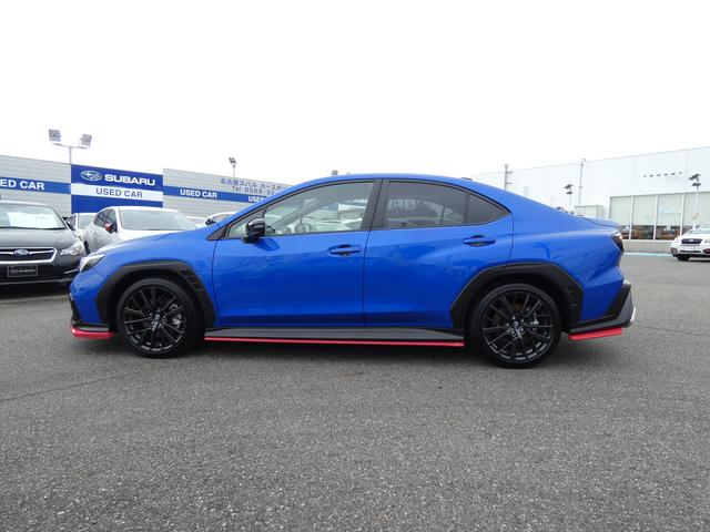 【左サイド】スバルの認定中古車なら、すべての車が第三者機関（ＡＩＳ）による評価査定でどんな状態かはっきりわかります。また、最大８８項目の点検項目を実施しております。詳しくは０５６９−３２−４０１０まで