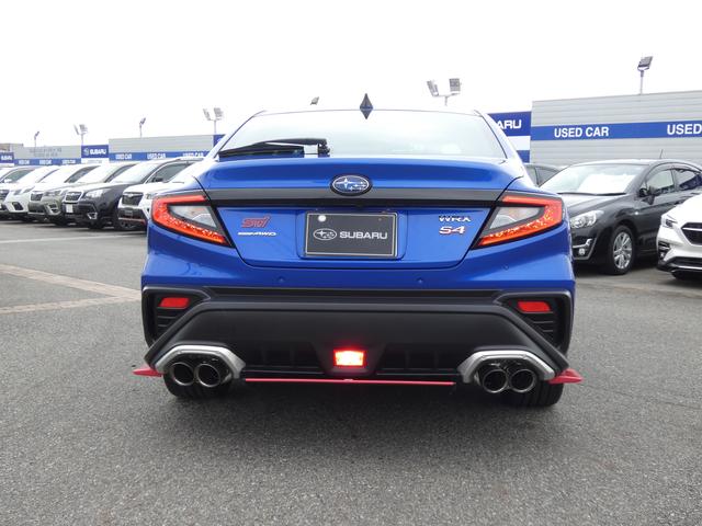 【リヤ】２年間（バリューチョイスは１年間）走行距離無制限の「スバルあんしん保証」が付きます。万一の時は、全国スバルディーラーで保証修理が受けられます。最長３年まで保証の延長が可能です。（有料）