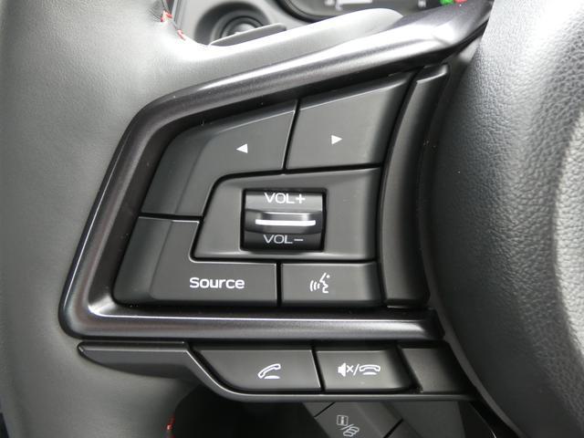 ［ステアリングオーディオリモコン］ナビの音量調整やチャンネル切替が手元でできます。
