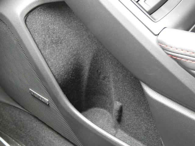 ドアポケット＆ドリンクホルダー