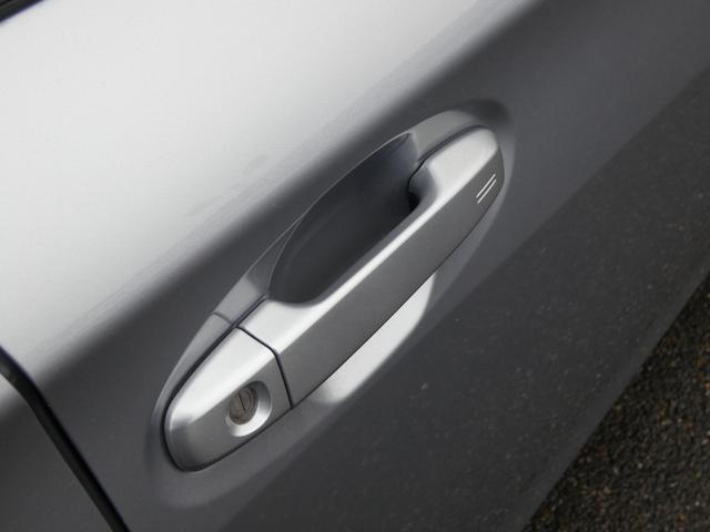 �������o���Ȃ��Ă��h�A�m�u�ɐG��邾���ŊJ���{�����\�ł�