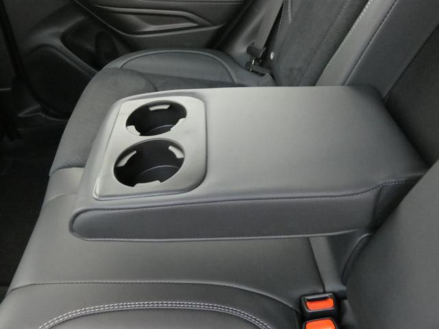 ��Ȓ����̔w������̓J�b�v�z���_�[�t���A�[�����X�g�ɂȂ�܂��B