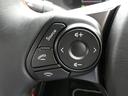 ［ステアリングオーディオリモコン］ナビの音量調整やチャンネル切替が手元でできます。