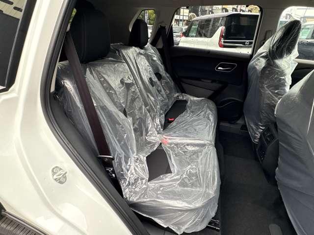 エクストレイル １．５　Ｇ　ｅ－４ＯＲＣＥ　４ＷＤ　※雹害車　プロパイロット　アラウンドビュ　本革Ｓ　パークアシスト　ＬＥＤヘッドランプ　ナビＴＶ　スマートキー　レーダークルーズ　ＬＫＡ　キーフリー　ＥＴＣ　アルミホイール　メモリーナビ　バックカメラ　サイドカメラ　オートエアコン　ＰＳ　エアＢ（6枚目）