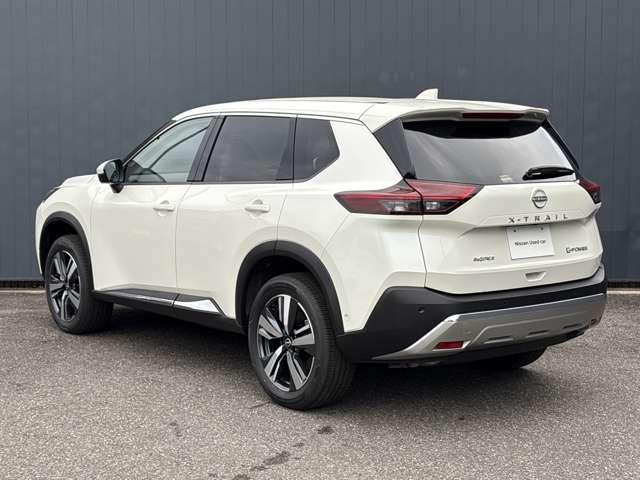エクストレイル １．５　Ｇ　ｅ－４ＯＲＣＥ　４ＷＤ　※雹害車　プロパイロット　アラウンドビュ　本革Ｓ　パークアシスト　ＬＥＤヘッドランプ　ナビＴＶ　スマートキー　レーダークルーズ　ＬＫＡ　キーフリー　ＥＴＣ　アルミホイール　メモリーナビ　バックカメラ　サイドカメラ　オートエアコン　ＰＳ　エアＢ（18枚目）