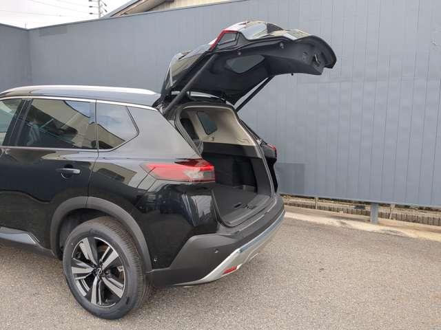 エクストレイル １．５　Ｇ　ｅ－４ＯＲＣＥ　４ＷＤ　※雹害車　プロパイロット　アラウンドビュ　１オーナー　ＬＥＤヘッドランプ　ナビＴＶ　スマートキー　レーダークルーズ　ＬＫＡ　キーフリー　ＥＴＣ　４ＷＤ　アルミホイール　メモリーナビ　バックカメラ　サイドカメラ　オートエアコン　ＰＳ　エアＢ（18枚目）