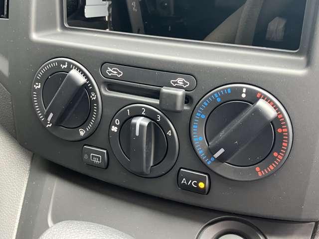 ＮＶ２００バネットバン １．６　ＶＸ　※雹害車　エマージェンシーブレーキ　アイ　衝突被害軽減システム　エアバック　レーンキープ　アイドリングストップ　パワーウィンドウ　助手席エアバック　キーレス　ＰＳ　ＡＣ　ＡＢＳ　ワンオーナ（11枚目）