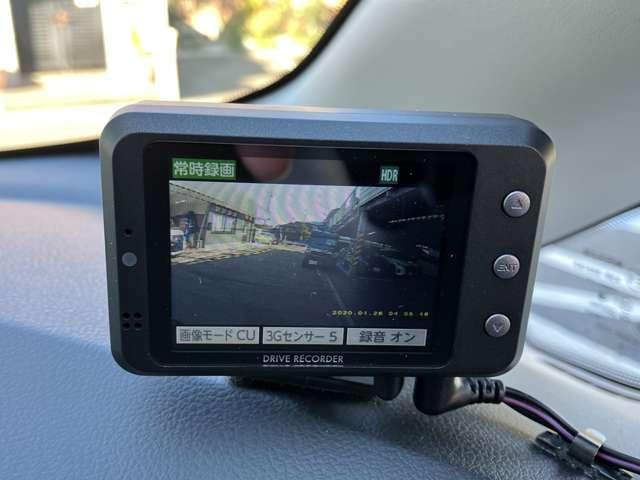 ノート 1.2 e-POWER X 純正ナビ 全周囲カメラ ドライブレコーダ 360°カメラ 記録簿付 Rカメラ 運転席助手席エアバック レーンキープ AUTOエアコン 1オーナー 盗難防止システム ナビTV AW サイドカメラ 運転席エアバッグ キーレスエントリー ドラレコ(11枚目)