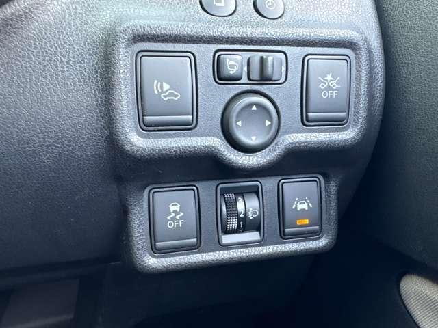 ノート 1.2 e-POWER X 純正ナビ 全周囲カメラ スマートミラー 360°カメラ 記録簿付 Rカメラ 運転席助手席エアバック レーンキープ AUTOエアコン 1オーナー ナビTV AW サイドカメラ 運転席エアバッグ キーレスエントリー ドラレコ ETC車載器(11枚目)