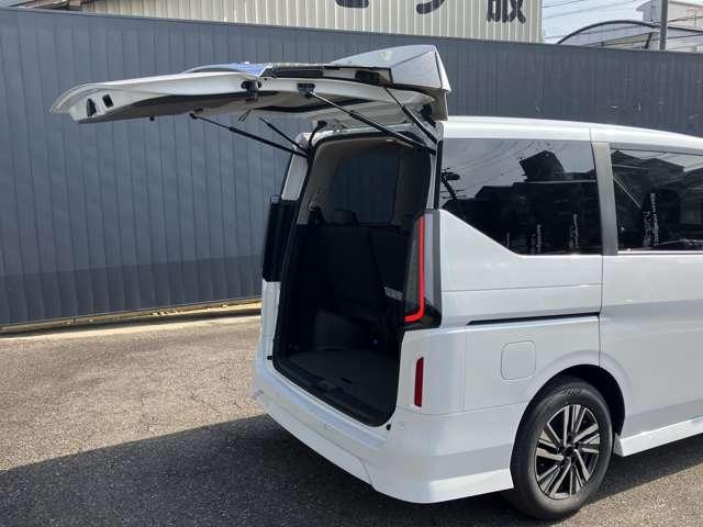 セレナ 2.0 ハイウェイスターV ※雹害車 メーカーナビ プロパイロット W電動スライド レーダークルコン レーンアシスト LEDランプ ETC装備 カーテンエアバッグ アルミホイール キーフリー メモリ-ナビ ナビTV エアコン ドラレコ ワンセグTV バックカメラ(18枚目)