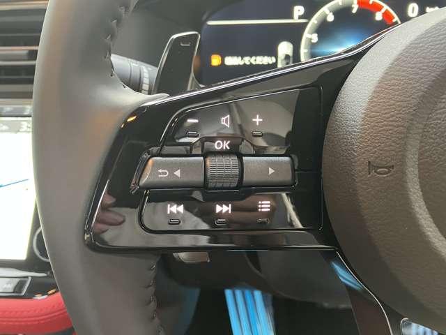ステアリングスイッチが付いており、便利です。
