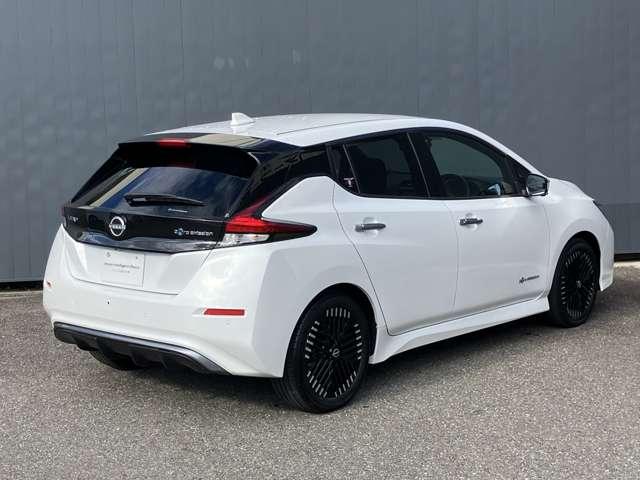 リーフ Ｘ　Ｖセレクション　メーカーナビ　プロパイロット　ドラレコ　レーダークルコン　３６０°カメラ　踏み間違い防止装置　ＬＥＤランプ　セキュリティ　ドライブレコーダー　１オーナー　ＥＴＣ　インテリキー　レーンキープアシスト　サイドエアバッグ　パワーウィンドウ　ＡＢＳ（2枚目）